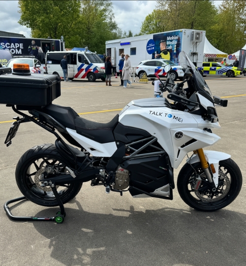 Foto - Voice Controller iMS op Energica Motorfiets - Voice Control - ModiForce - eRIC Beurs 2024 - Nederland